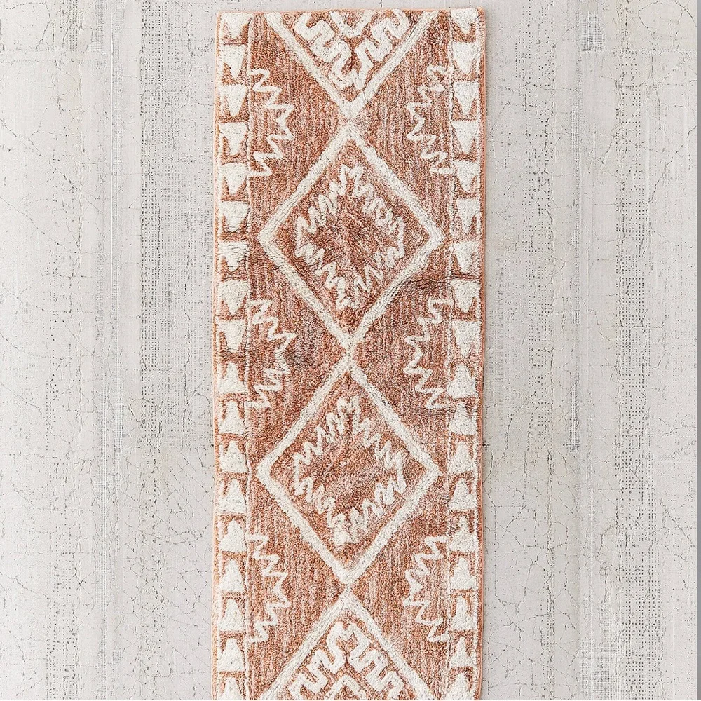 Urban Outfitters Kilm Rose Runner Bath Mat - Picture 2 of 7